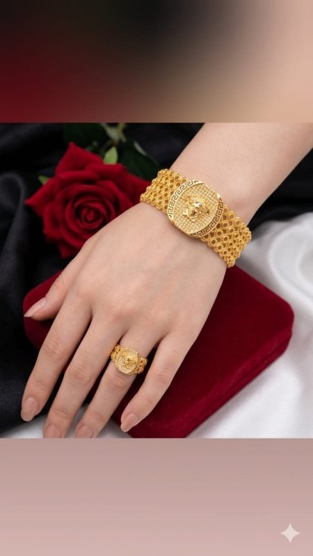 سوارة مع خاتمها