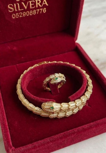 سوارة التنين لون ذهبي مع خاتمها