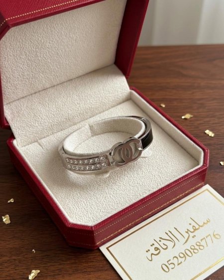 سوارة كانيل فضي وأسود