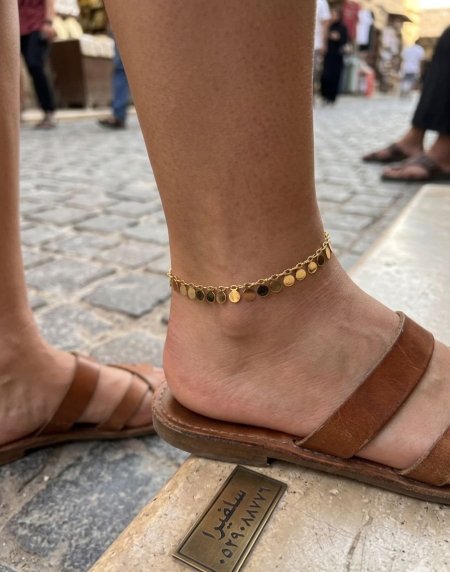 خلخال ذهبي مع تعليقات