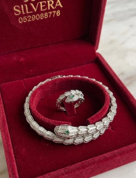 سوارة التنين لون ذهبي مع خاتمها