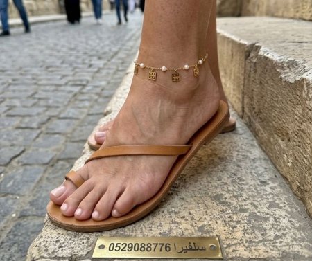 خلخال ذهبي مع طابات ابيض